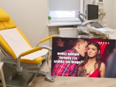 Raport: młode Polki wolą pytać AI niż iść do ginekologa, wśród powodów wstyd