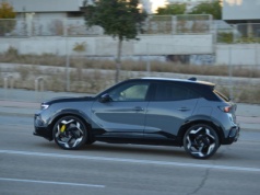 Tego się po tej marce nie spodziewaliśmy. Elektryk, który radzi sobie na torze!