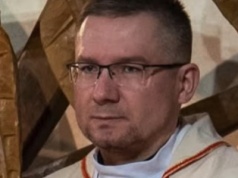 Dramatyczny apel siostry zaginionego księdza Marka z Warszawy. "Nie szukajcie samochodu, szukajcie jego"