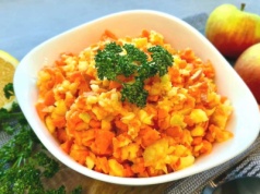 Przestań dodawać jabłko do surówki z marchewki. Z tym jest lepsza