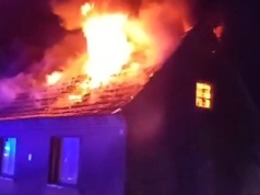 Pożar domu. Ogień wychodził z dachu (ZDJĘCIA)