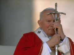 Biskupi apelują ws. Jana Pawła II. Wspomnieli o "próbach zdyskredytowania"