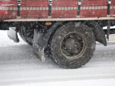 Kolizja na S19 w Załuczu: ciężarówki uderzyły w bariery, utrudnienia w ruchu w kierunku Rzeszowa
