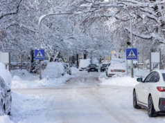 Zimowa aura w całej Polsce: śnieg, mróz i marznące mgły. IMGW ostrzega przed trudnymi warunkami