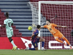 Garcia zastąpił Szczęsnego w bramce Barcy. Tak nazwały go media