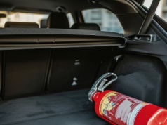 Czy gaśnica w samochodzie jest obowiązkowa? Przepisy są jednoznaczne