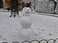 Bałwany w centrum Krakowa. Pierwszy śnieg uruchomił miejską kreatywność (Galeria)