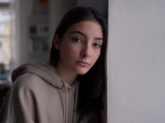 Nigdy nie mów tego zdania dorastającej córce. Zniszczysz jej pewność siebie na lata