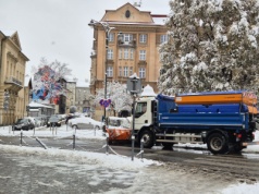57 solarek od rana pracuje na krakowskich ulicach