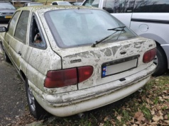 Wraki na parkingach w Piotrkowie Trybunalskim. Mieszkańcy narzekają na problem