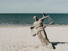 Pijany biznesmen w Darłowie. Sędzia nie zabrała mu nawet prawa jazdy. Umorzenie