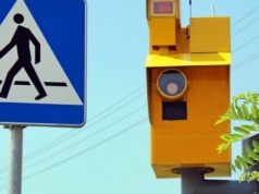 Kierowcy testują metodę "na liścia". Tani patent na fotoradar zalewa internet