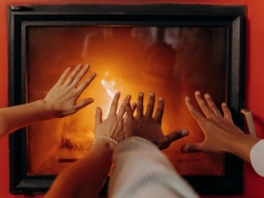 Spokojnie, domowe kominki są legalne w całej Polsce. No, oprócz Krakowa