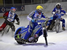 Żużel. Trener wrócił na motocykl! Wystartował w zawodach na lodzie!