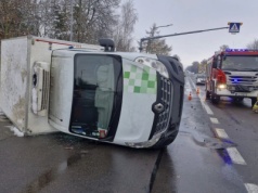 Nie ustąpił pierwszeństwa przejazdu. Po chwili jego auto leżało na boku
