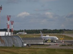 Zawieszone loty na lotnisku w Wilnie. Władze o "ataku hybrydowym"