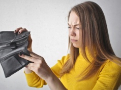 Drożyzna zjada pensje. Eksperci ostrzegają: „to dopiero początek”