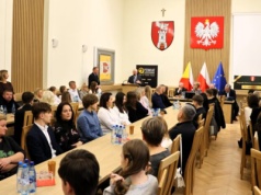 Powiat Częstochowski nagrodził najzdolniejszych uczniów. 70 młodych laureatów wyróżnionych za wybitne osiągnięcia