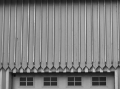 Jakie zalety ma garaż blaszany?