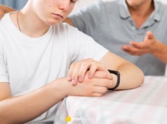 Sekrety w torebkach i pod bluzą. Co nastolatki ukrywają przed rodzicami