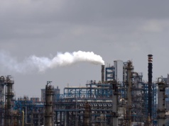 Indie otrzymują rekordowo tanią ropę z Rosji. Sankcje USA uderzają w rosyjski eksport surowca