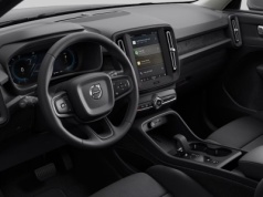 Volvo tnie ceny. SUV z silnikiem 2.0 l i prześwitem 211 mm w cenie chińskich rywali