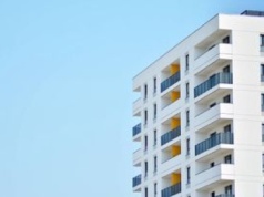 Polacy zarabiają tak nawet 7 tys. zł miesięcznie. Deweloper mówi: stop