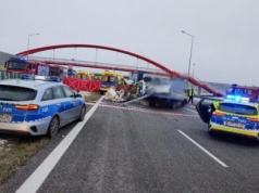 Tragiczny wypadek na S8 – zderzyły się dwie ciężarówki i dwa busy. Zginęły cztery osoby