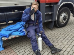 Kamienica w ogniu. Policjanci ratowali mieszkańców