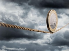 Euro spadnie na 4,22 zł? „Waluty naszego regionu zaczęły odreagowywać piątkowy stres"