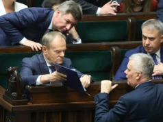 Polityczna ofensywa Tuska – gra przenosi się na pole prawicy