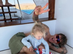 Żużel. Jakobsen szlifuje, wehikuł Hurysza i Janowscy na wakacjach (POZA TOREM)