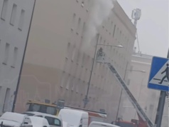 Pożar mieszkania na Grochowie. Z ogniem walczyły 4 zastępy straży pożarnej