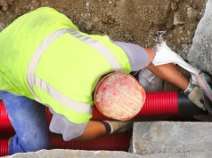 Co najmniej 7 tys. zł na rękę. Tyle powinni zarabiać pracownicy obiektów o znaczeniu krytycznym