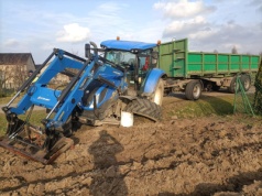 Kolizja dwóch ciągników w gminie Zadzim. Ursus bez przeglądu i OC wjechał w New Hollanda