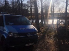 Zastrzelił własne psy z broni myśliwskiej. Policji powiedział, że sobie z nimi nie radził