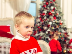 Mówi "nie" wigilii u teściów. "W tamtym roku wyróżniali wnuki, moje dziecko dostało najgorszy prezent"