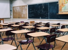 Kraków: dyrektor liceum zawieszony przez władze miasta. Oskarżono go zmuszanie ucznia do „golenia głowy”