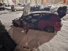 Pożar auta BMW. Pojazd spłonął doszczętnie