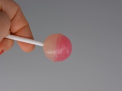 Planują przełom w diagnostyce. Smak lizaka może zdradzić, czy jesteś chory