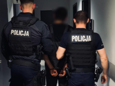 Uciekł z miejsca kolizji – wpadł podczas kontroli. Na koncie miał 4 zakazy sądowe i był poszukiwany