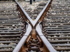 Śląskie/ Wojewoda: bezpieczeństwa torów w regionie strzeże ponad 900 żołnierzy i funkcjonariuszy