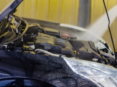 Mycie silnika to konieczność czy ryzyko? Te zasady trzeba znać