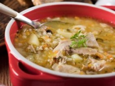 Do krupniku dodaję tylko taką kaszę. Delikatnie zagęszcza zupę i zbawiennie działa na jelita