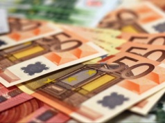 Złoty trzyma się mocno. Kurs euro znów blisko linii wsparcia