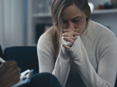 Tylko w 2024 roku 86 920 osób w Polsce doświadczyło przemocy. 50 638 to kobiety