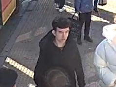 Wziął dziewczynie czapkę Podbeskidzia, po czym kopnął ją w twarz. Nastolatka poszukują policjanci