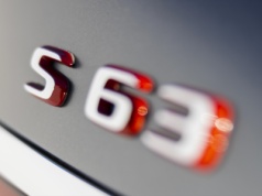 Nowy sedan Mercedesa nadjeżdża. Więcej gwiazd już się nie zmieści