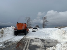 Zamieć śnieżna uwięziła kierowców. Służby ruszyły na ratunek