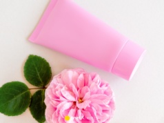 Ten upiększający krem z maliną i różą pachnie jak letni ogród. To ulubieniec babć!